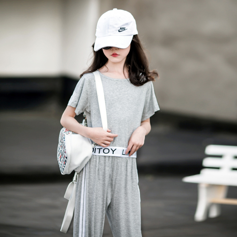 Traje de estilo occidental de verano para niñas 2023 nuevos niños de estilo coreano en línea celebridad ropa de verano deportes para niños traje de dos piezas moda