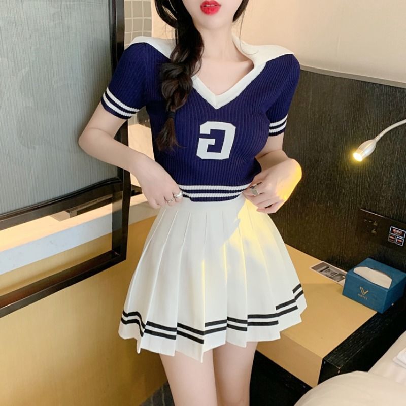 Summer and Autumn Girls' Cheerleading Costumes for Celebrations, Light and Mature Style, Lively Pleated Skirts with College Style