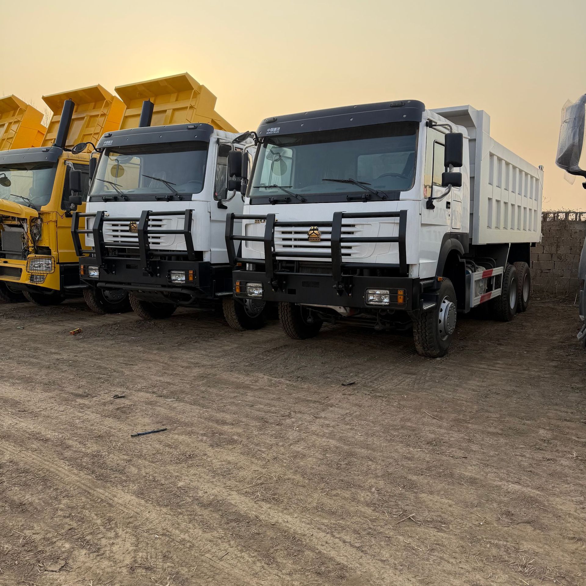 Export Cross-Border African Used Truck Howo Reinforced Bumper Rear Flip 371 Horsepower 6X4 Dump Truck