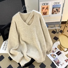 高级感v领镂空套头毛衣女秋冬季韩版加厚设计感小众慵懒风针织衫