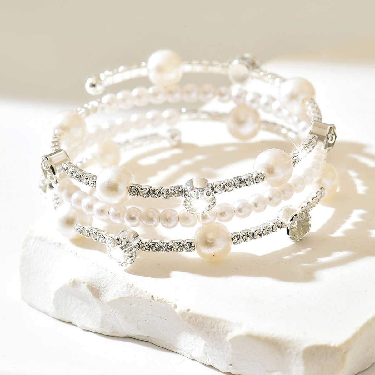 Brazalete de perlas de diamante de industria pesada para mujeres alrededor de la pulsera pulsera pulsera pulsera ligera de lujo nicho correa elástica abierta