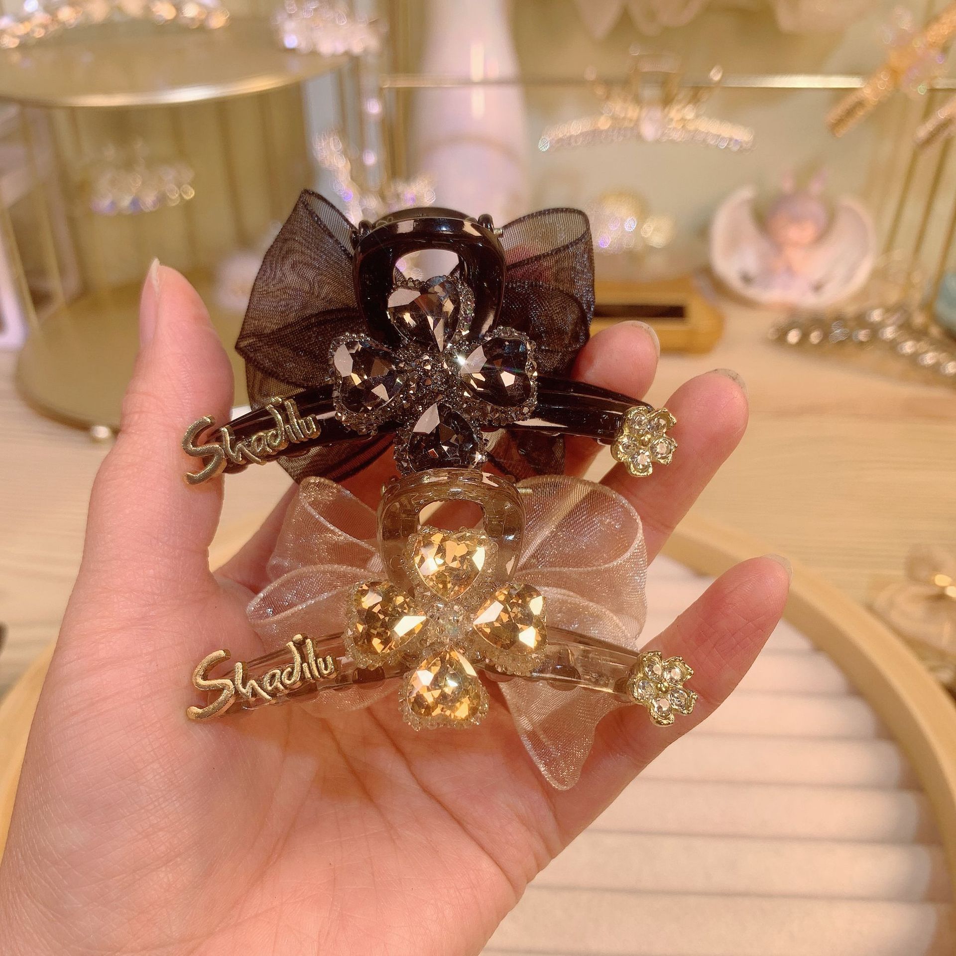 Light luxury and elegant four-leaf clover full of diamonds, small grab clip, Korean version of high-end mesh yarn, side clip, bangs, broken hairpin_voghion.com