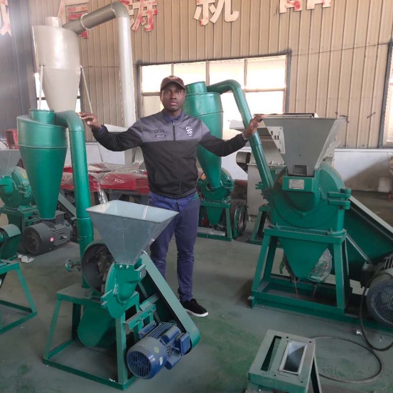 9FC360型木薯磨粉机碾米制糁机玉米自吸齿盘粉碎机混合饲料颗粒机