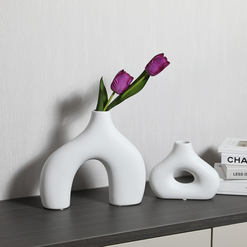 Moderno simple creativo blanco y negro jarrón de cerámica decoración modelo sala de estar flor seca arreglo de flores decoración del hogar al por mayor