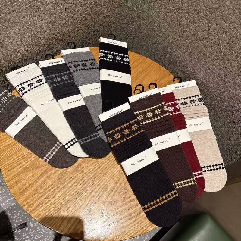 2026 Thickened Vintage Maple Leaf Fair Isle Style Fashionable Versatile Korean Style Warm Women's Socks 2026 Thickened Vintage Maple Leaf Fair Isle Style Fashionable Versatile Korean Style Warm Women's Socks