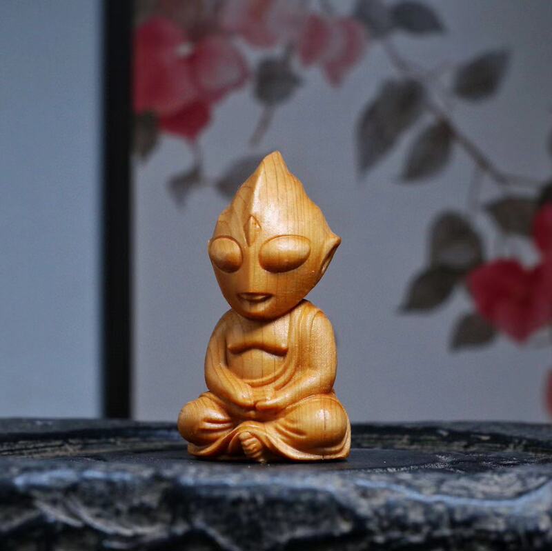 崖柏の木彫りは工芸品を飾っています。|undefined