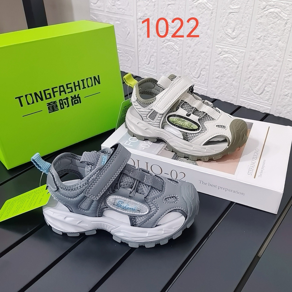 Fashionable children's breathable casual beach footwear