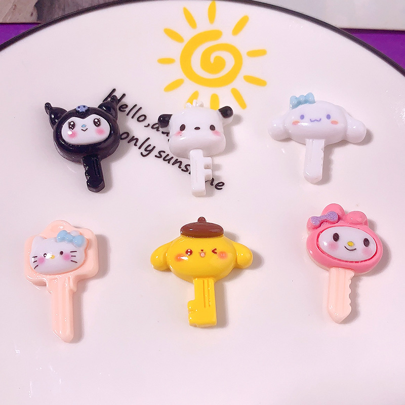 Nuevos dibujos animados Sanrio llaves DIY accesorios de resina lindos clips para el cabello accesorios para el cabello material de colgante de caso de teléfono móvil