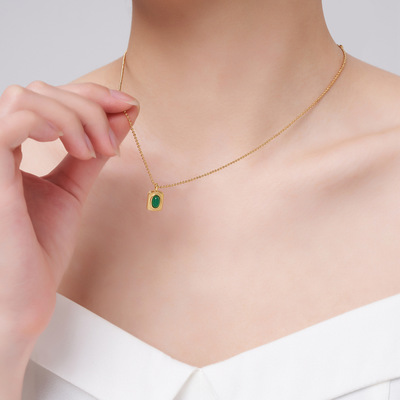 French A small minority design square Emerald Pendant Necklace Retro Green Diamond Bead chain Titanium Necklace clavicle