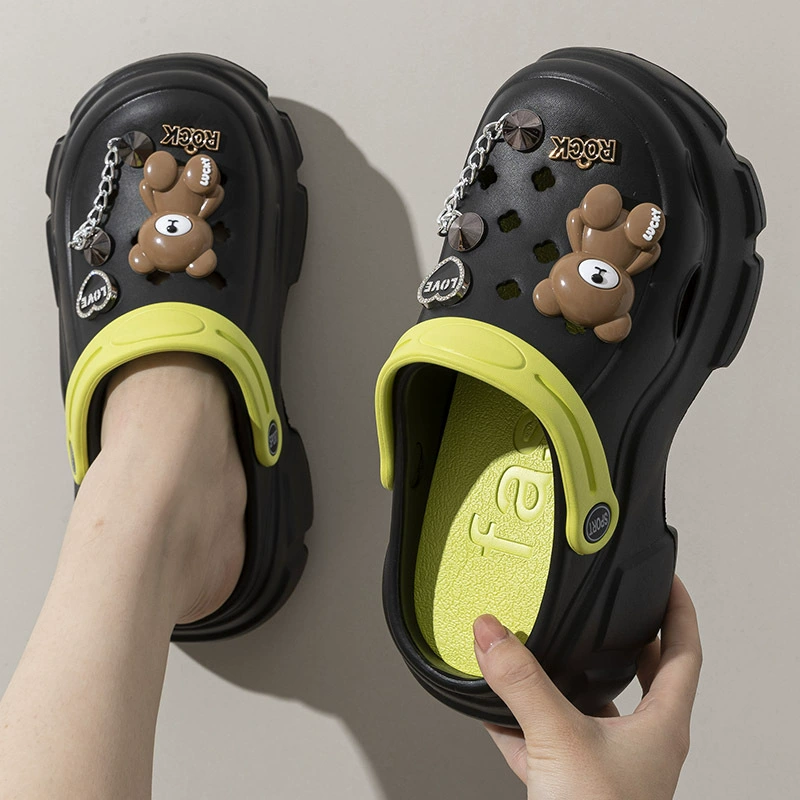 2024 новые ПВХ пещерные ботинки для женщин летом носить толстую подошва, чтобы наступить на фекалии, противоскользящие пляжные булочки, чтобы увеличить холодные тапочки