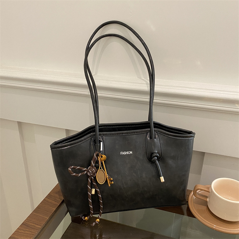 Bolsa de gran capacidad para mujeres otoño y invierno versátil 2024 nueva bolsa de hombro casual de brazo de este año popular bolsa de viaje