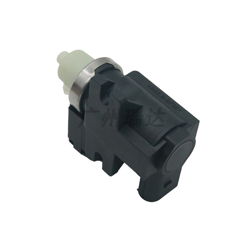 Aplicable a Volvo turbocompresor solenoide 7.02325.04.0 piezas de automóviles mayorista