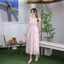 气质温柔风甜美荷叶边碎花吊带裙女2025春夏