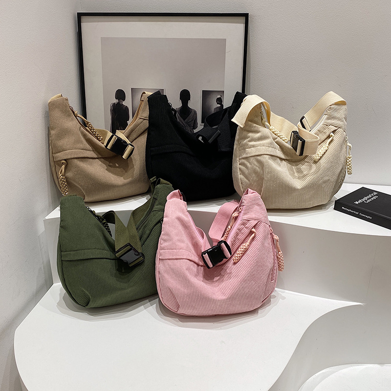 Bolsa de bolsillo de mujer bolso de viaje de gran capacidad 2024 nuevo invierno de terciopelo japonés bolso de hombro casual