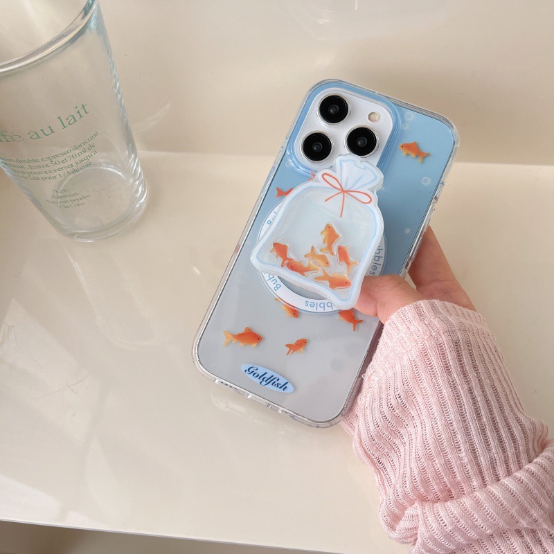 Funda de teléfono simple estilo coreano con diseño de pez dorado azul degradado, adecuada para Apple 14, 17promax, japonés y coreano, 15pro/16pro