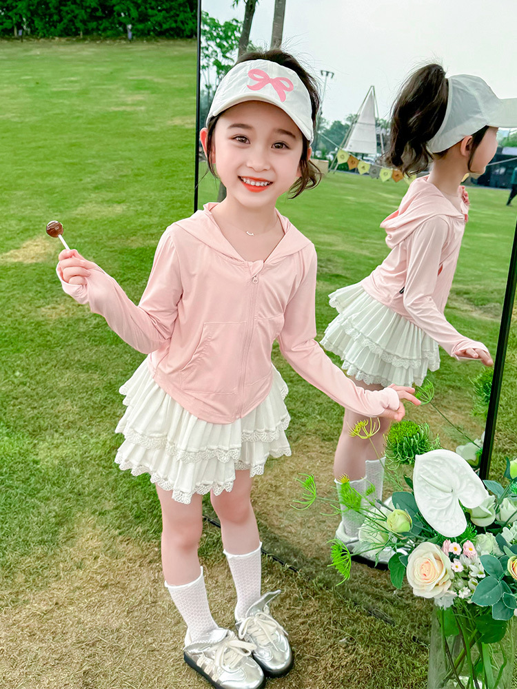 Ropa de protección solar de seda de hielo con capucha para niñas verano 2025 nuevo estilo para niños chaqueta de protección solar de verano de protección UV delgada para niños