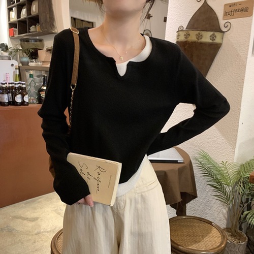 Korean-inspired Ins-style color-blocked two-piece knit sweater for women, autumn/winter slimming, suitable for layering and wearing as a base top.