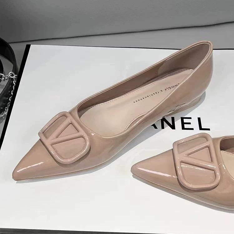 Маленькие женские туфли увеличены внутри 2024 осень новые остроконечные и неглубокие туфли одиночные туфли женские юбки поздние туфли обнаженные свадебные туфли