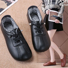 【包邮秒杀1】2025冬季新款妈妈皮鞋加绒加厚防寒平底中老年柔软