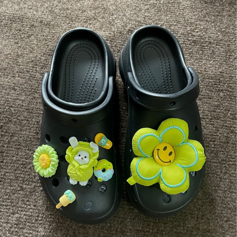 Fabric ins style cotton filled smiley face flower hole shoes DIY accessories shoes flower shoe buckle resin decorative buckle detachable cross-border