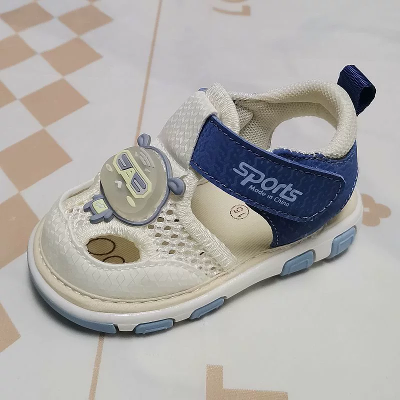 1婴儿学步鞋软底亮彩灯凉鞋2岁儿童叫叫鞋宝宝夏季鞋子防夹小脚趾