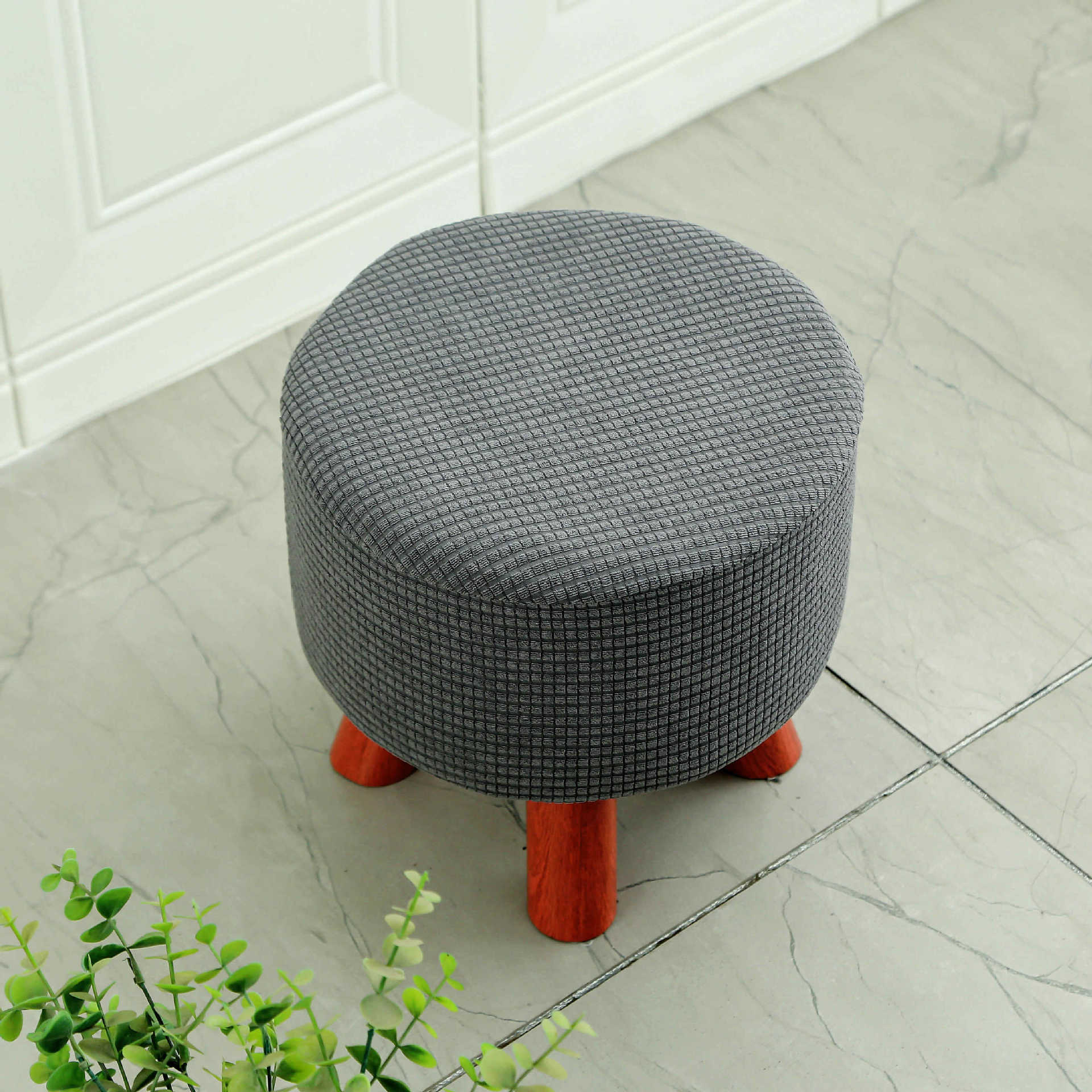 A cuadros gris oscuro