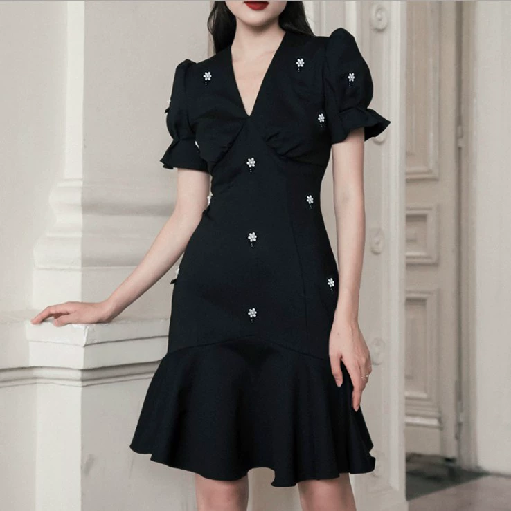 [Готовая подвесная одежда] Летнее женское платье больших размеров с слегка толстым мм в французском стиле Хепберн для похудения, расшитое бисером платье с v-образным вырезом 5028