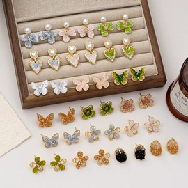 项链;耳环;手链