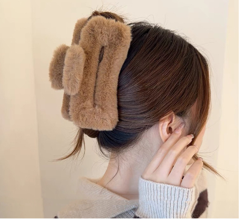 Plush Hair Clip For Women Simple Milk Coffee Colour Shark Clip_voghion.com