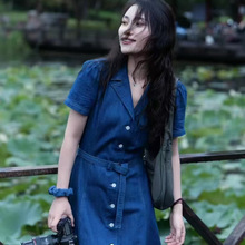 R家同款翻领排扣连衣裙V型翻领西装领醇棉法式收腰口袋牛仔连衣裙