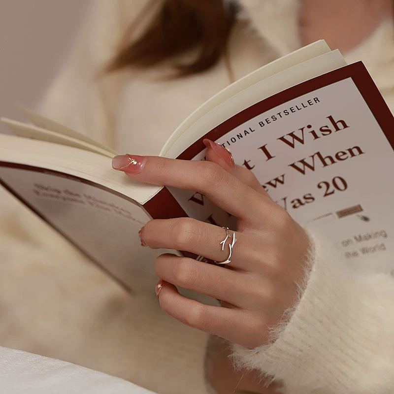 Fresh fashionable ring, simple and elegant design