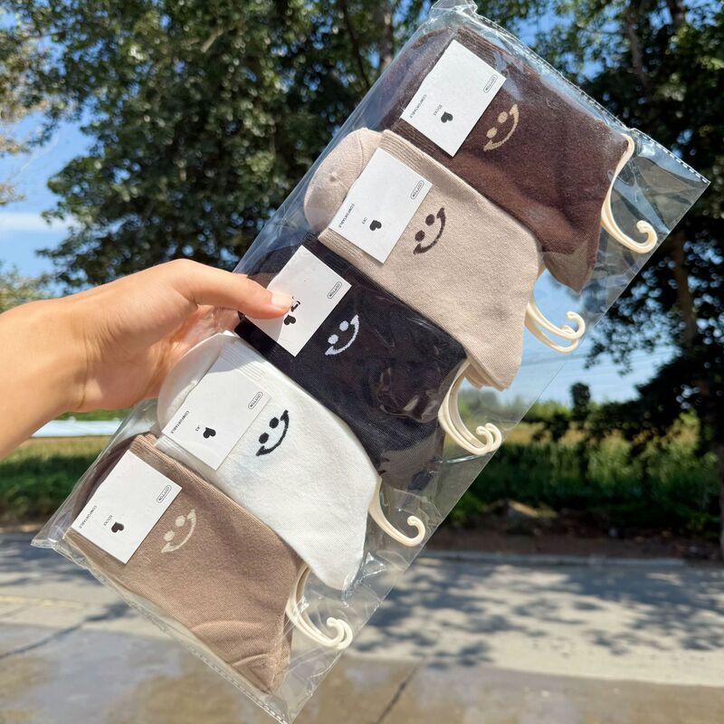 New autumn and winter women's Japanese and Korean style milk coffee color mid-calf socks with gray bear cartoon design, casual college fashion socks New autumn and winter women's Japanese and Korean style milk coffee color mid-calf socks with gray bear cartoon design, casual college fashion socks