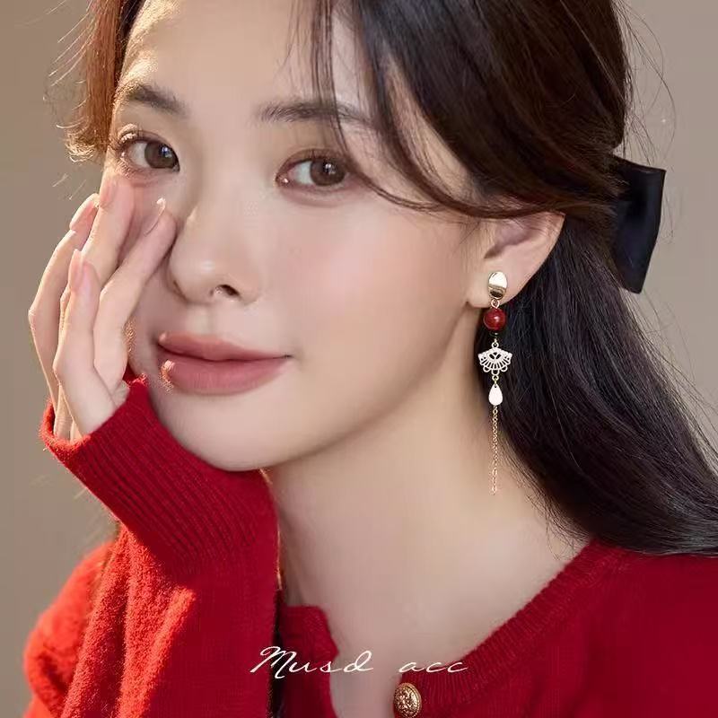 El precio especial de la marea nacional Fuqi Ruyi cerradura aretes de borda nuevo diseño original chino estilo nacional personalidad artesanal