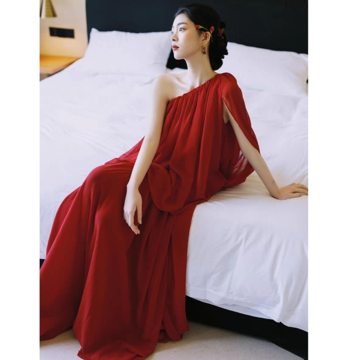 Wedding Dressing Gown, Feminine Niche, Simple Red One-Shoulder Engagement Dress, Light Luxury Toast Bridal Dress