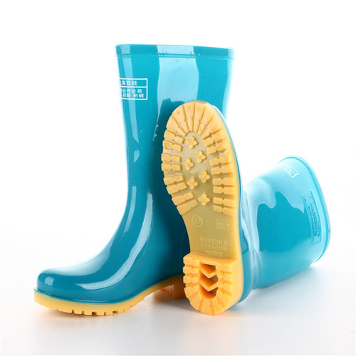 New casual mid-calf rain boots for women, black, soft plastic, anti-slip, comfortable, durable women's rain shoes