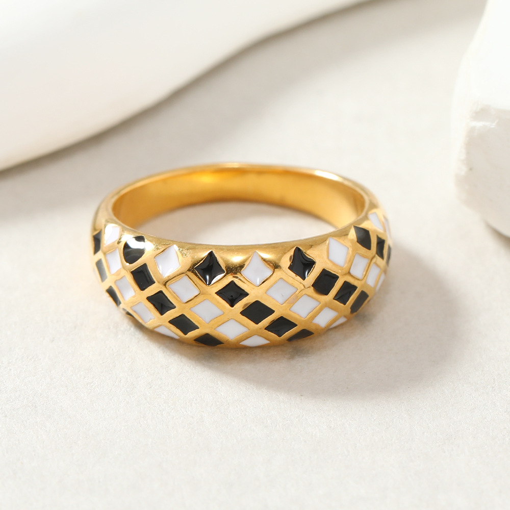 La personalidad de la moda gota de aceite blanco y negro diamante Plaid simple todo partido anillo de acero de titanio de acero inoxidable fabricante de joyas de fundición