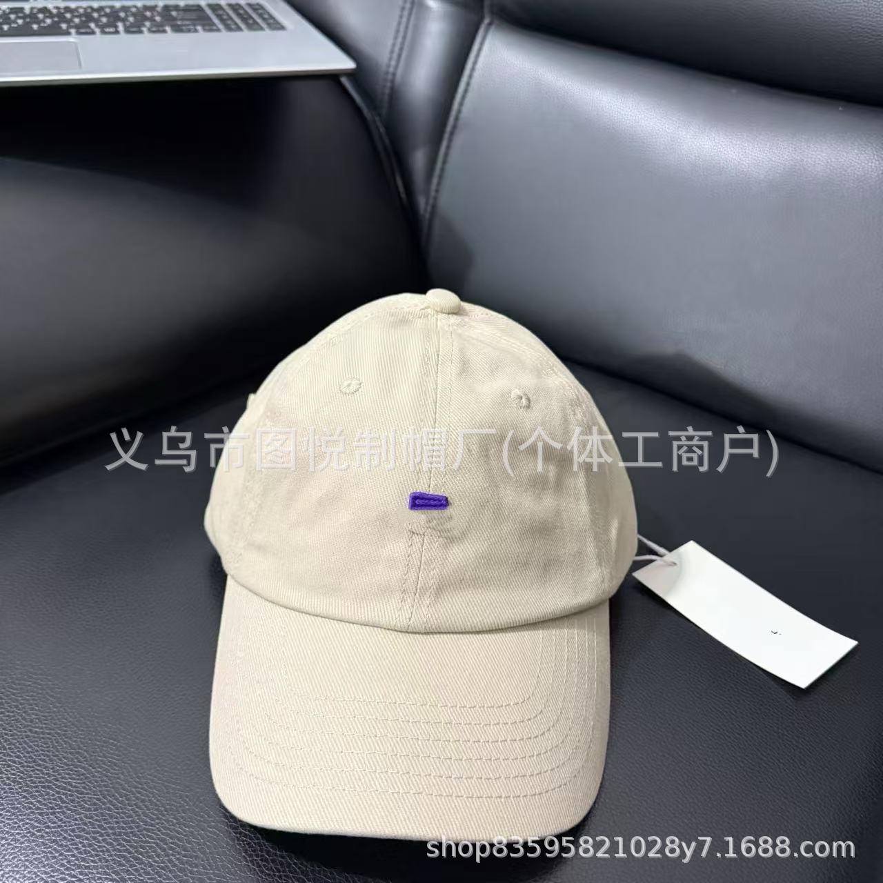 베이지색 보라색 사각형