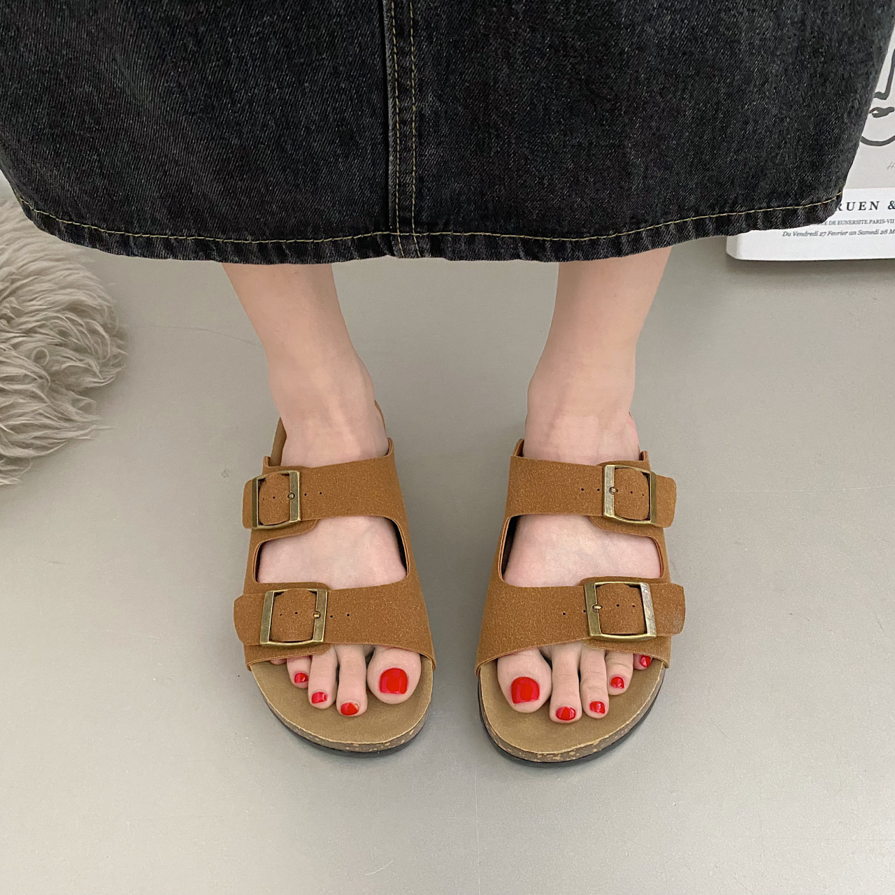 Simple stepping on feces feeling soft bottom non-slip slippers women summer wear 2023 new net red hot style beach thick bottom sandals and slippers_voghion.com