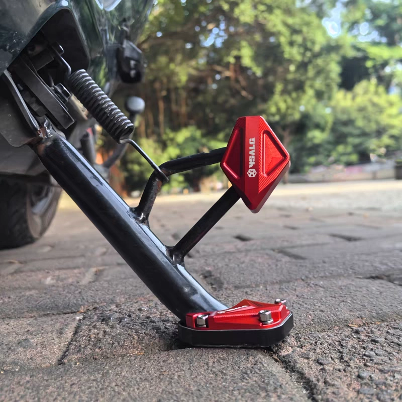 Подходит для электромобиля No.9 M3 95C MAX, модифицированная боковая опорная подушка для увеличения противоскользящих аксессуаров из алюминиевого сплава