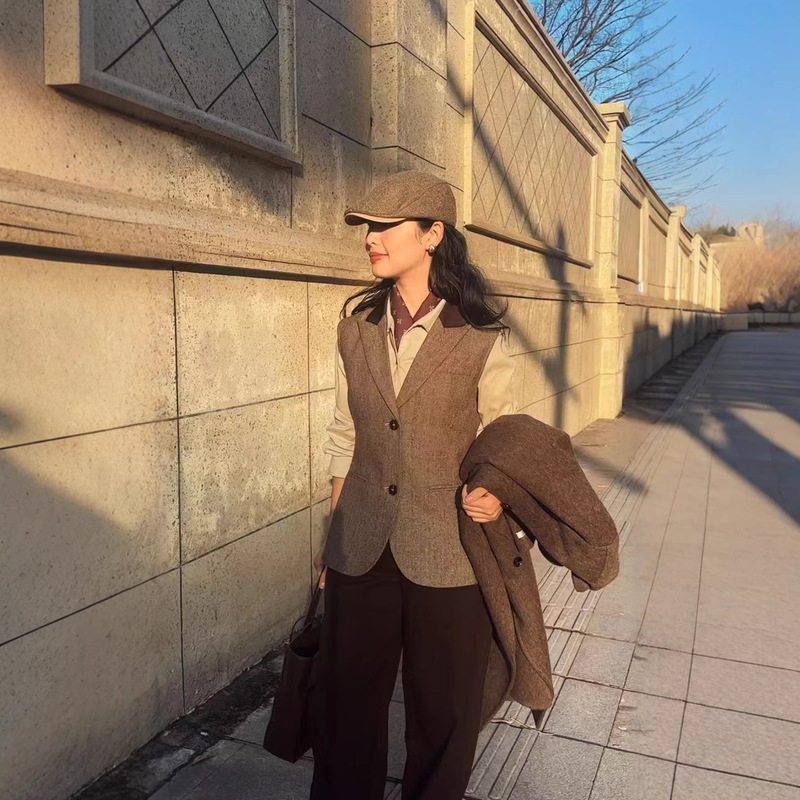 New Style Layered British Style Retro Herringbone Pattern Suit Collar Woolen Vest for Women Sleeveless Fashion Vest Jacket for Women