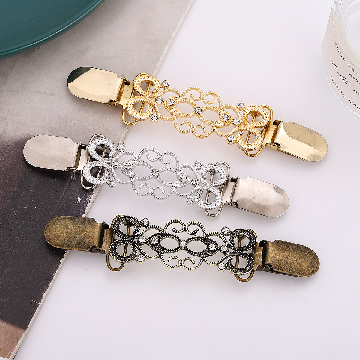 Europa y América retro aleación hueco flor hebilla broche de bronce hebilla mujeres suéter cardigan bufanda hebilla al por mayor