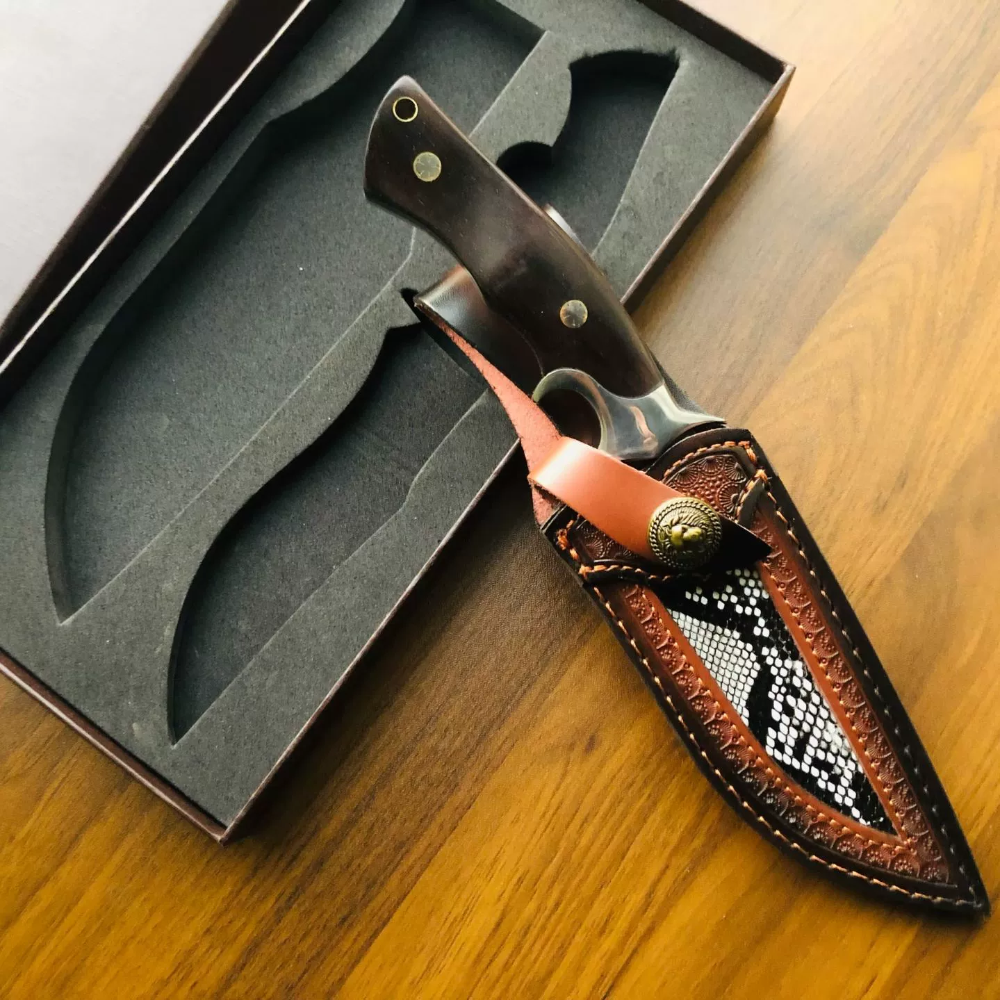 Blade, sharp durable travel knife, (Physicals)