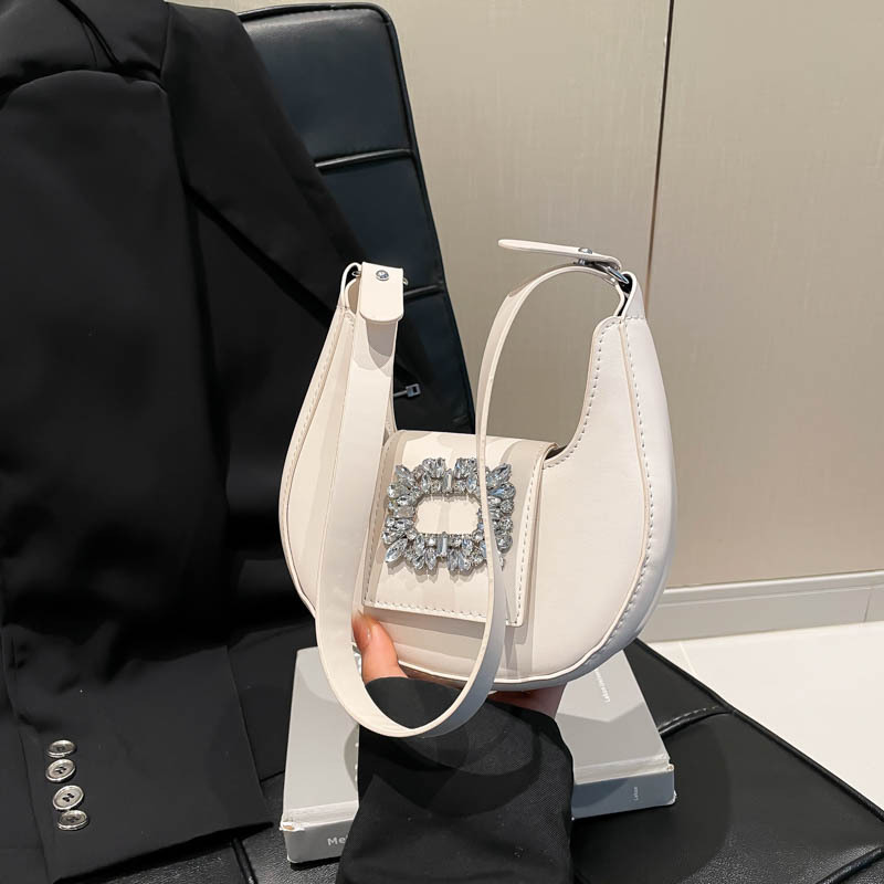 Bolso de moda para mujeres de viaje 2025 nueva moda de gran capacidad de textura media luna bolsa de moda personalidad de hombro inclinado bolso inferior