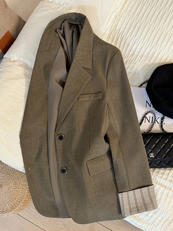 Khaki Korean-style vintage women's blazer 2026 spring new model with striped sleeves, high-end elegant suit top Khaki Korean-style vintage women's blazer 2026 spring new model with striped sleeves, high-end elegant suit top