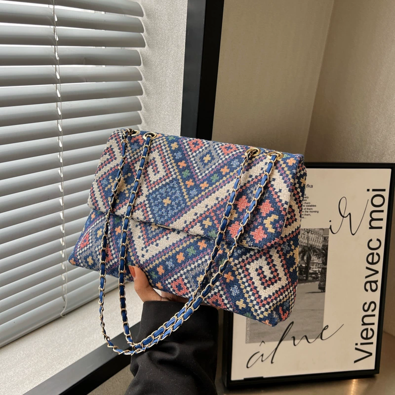 Текстурированная женская сумка большой вместимости, новинка 2025 года, модная и стильная, на плечо, подмышечная, повседневная маленькая квадратная сумка для женщин