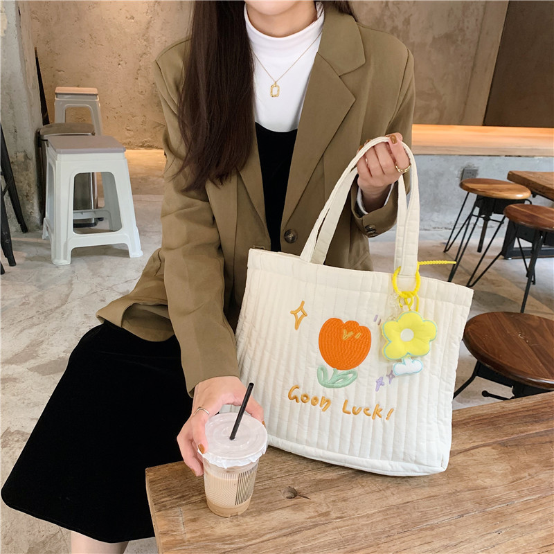 112291 Fresh and delicate quilted embroidered tote bag, a canvas bag for female students' classes, a simple and artistic shopping bag undefined