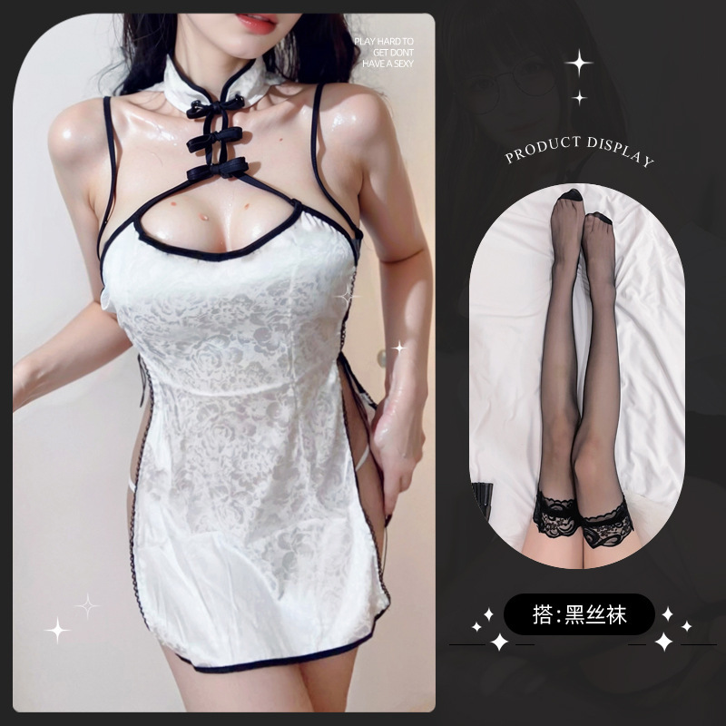 흰색 치파오 + 검정색 스타킹