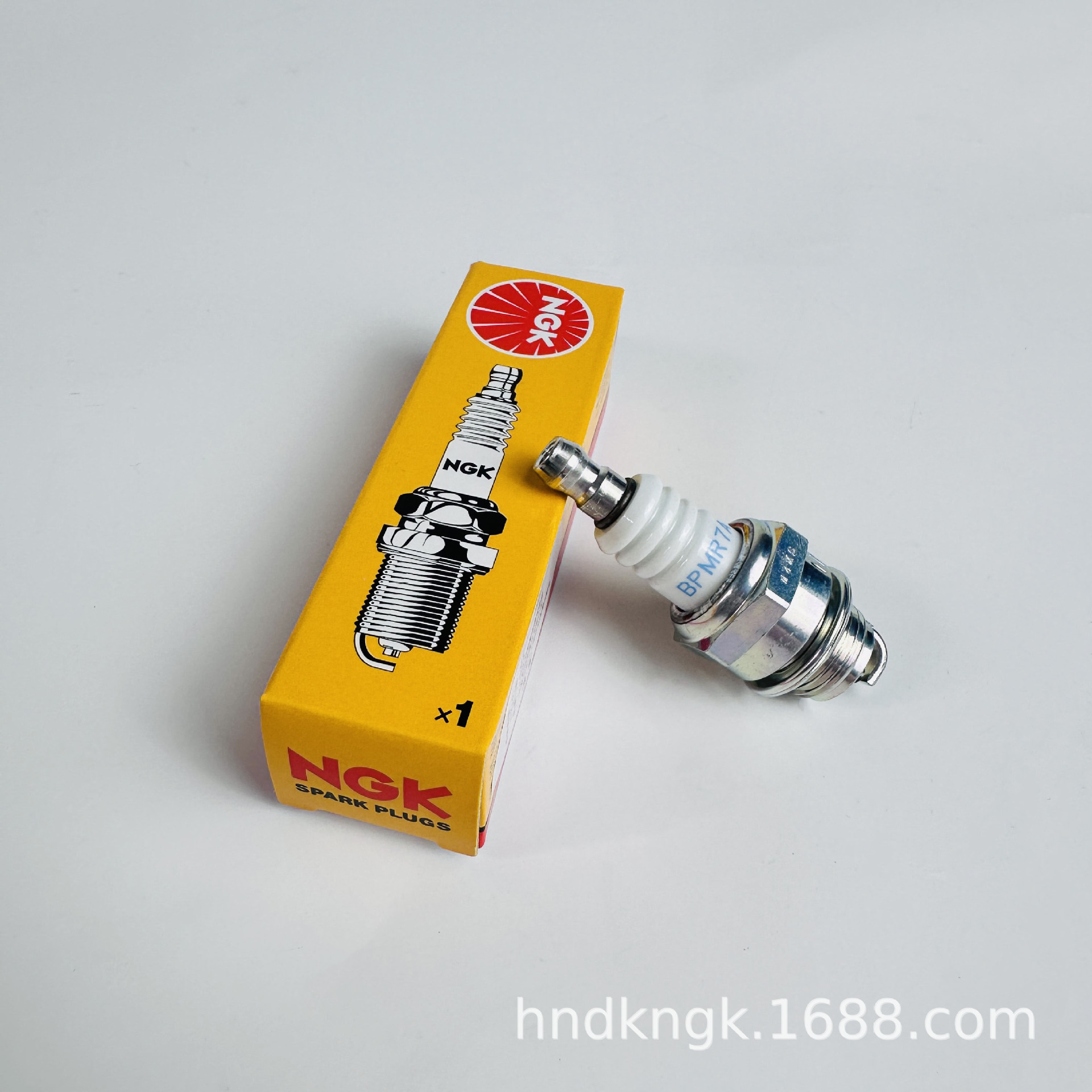 NGK Spark Plug BPMR7A【4626】for two-stroke chainsaws, compactors, hedge trimmers, lawn mowers L7T/RCJ7Y