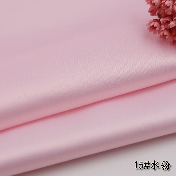 厚手のつや消しサテン生地の高級服のウェディングドレス|undefined