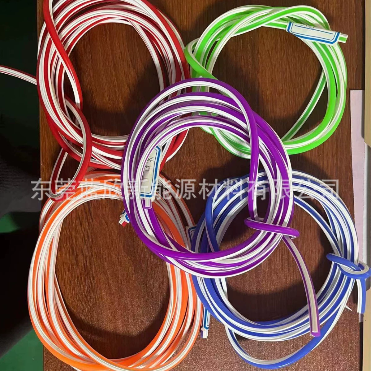 Оптовые поставки от производителя: разноцветные светодиодные ленты, рекламные световые вывески, светодиодные неоновые ленты, рекламные силиконовые ленты, неоновые световые ленты.